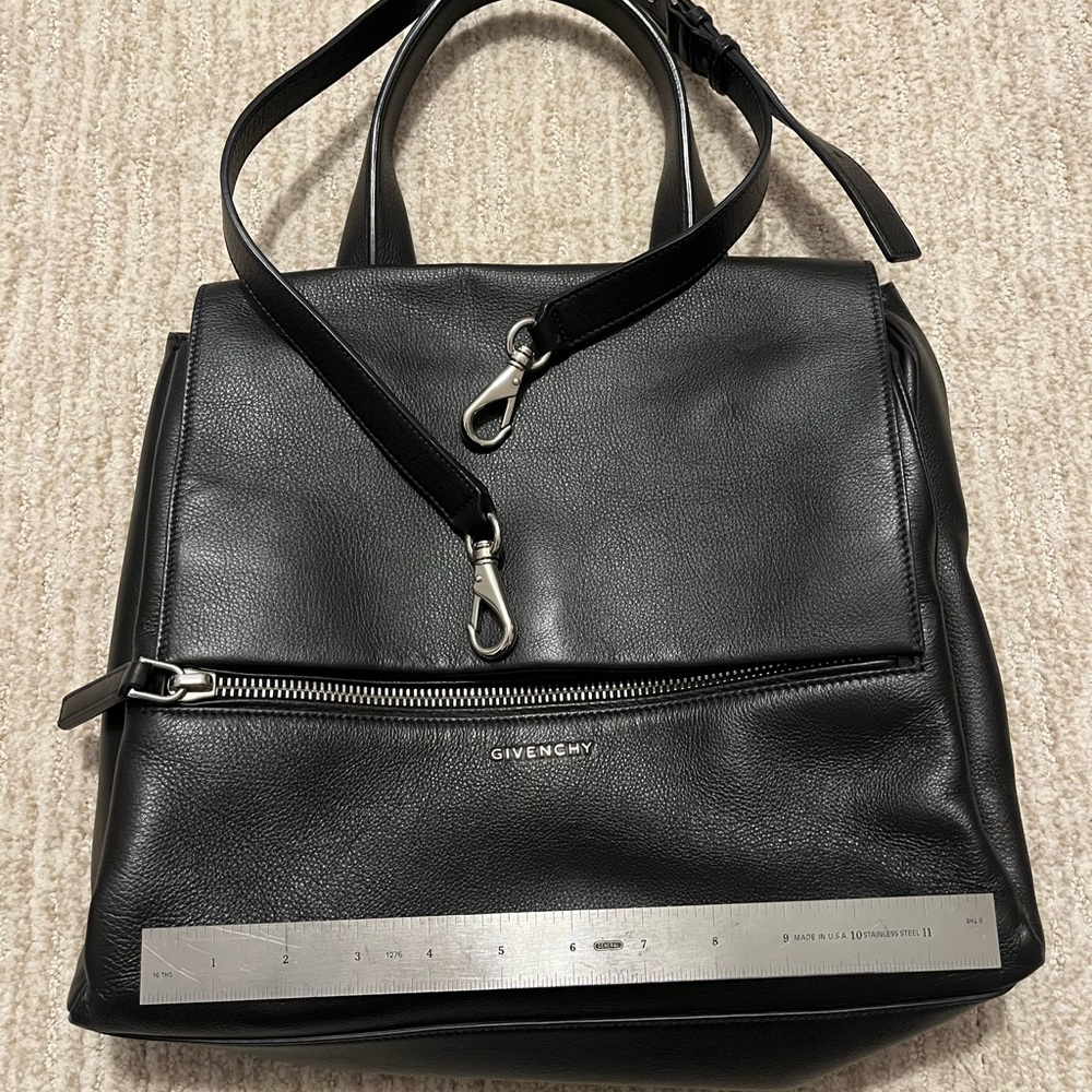 Givenchy Pure Pandora Medium